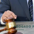Roles del abogado en el juicio oral: análisis de pruebas, asesoramiento legal y defensa del cliente